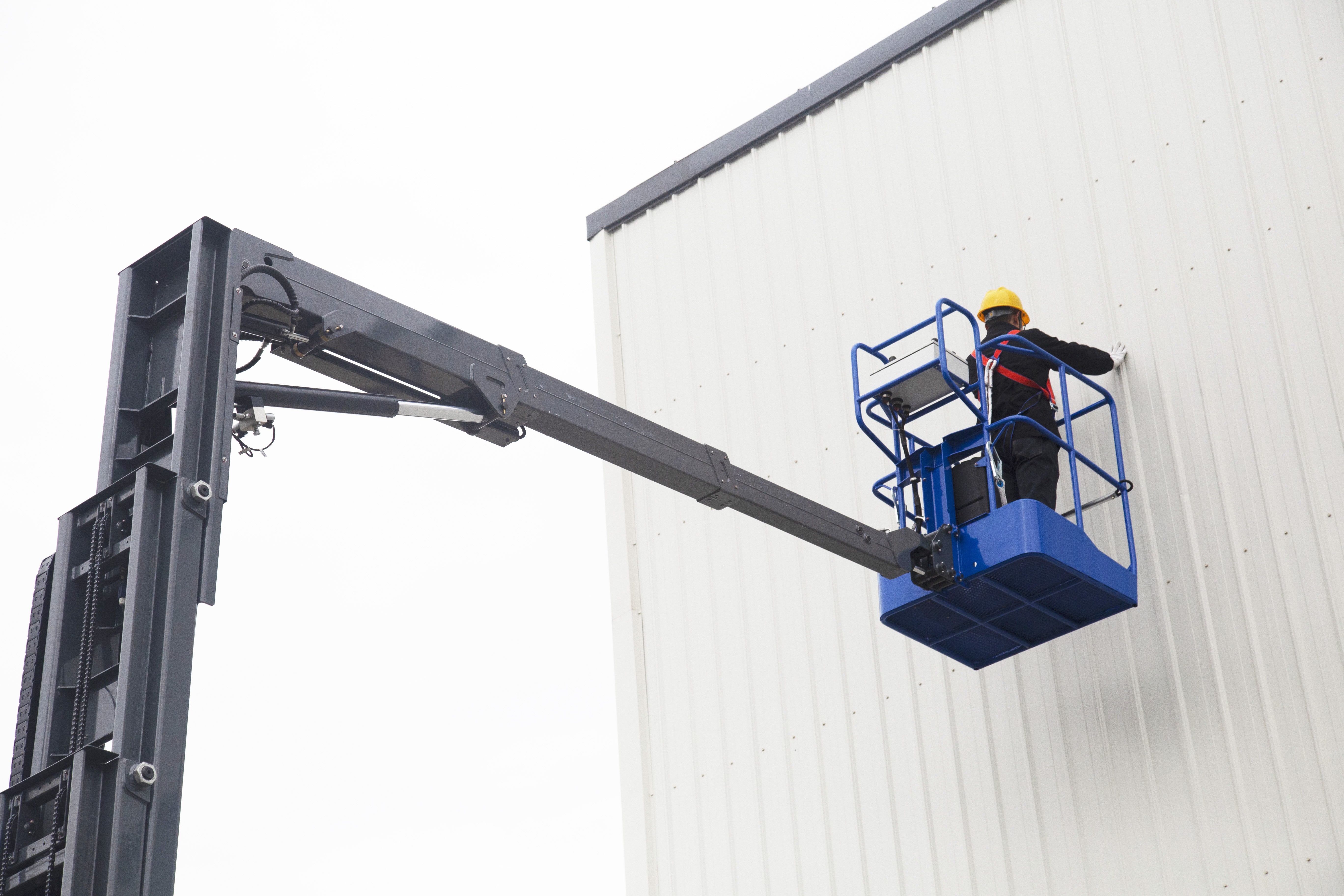 Forklift Style Vertical Mast Lift With JIB