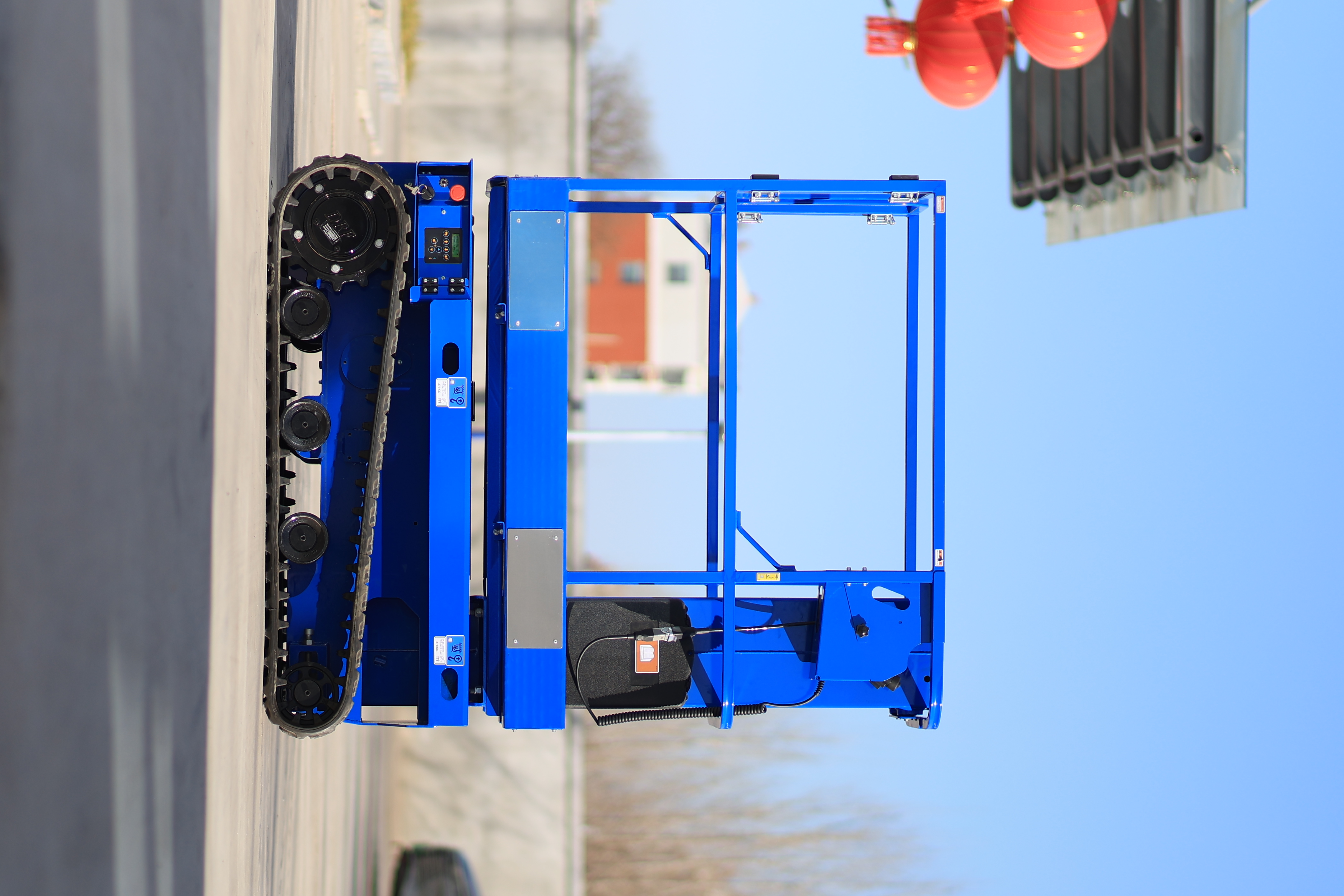 Self-propelled Vertical Mast