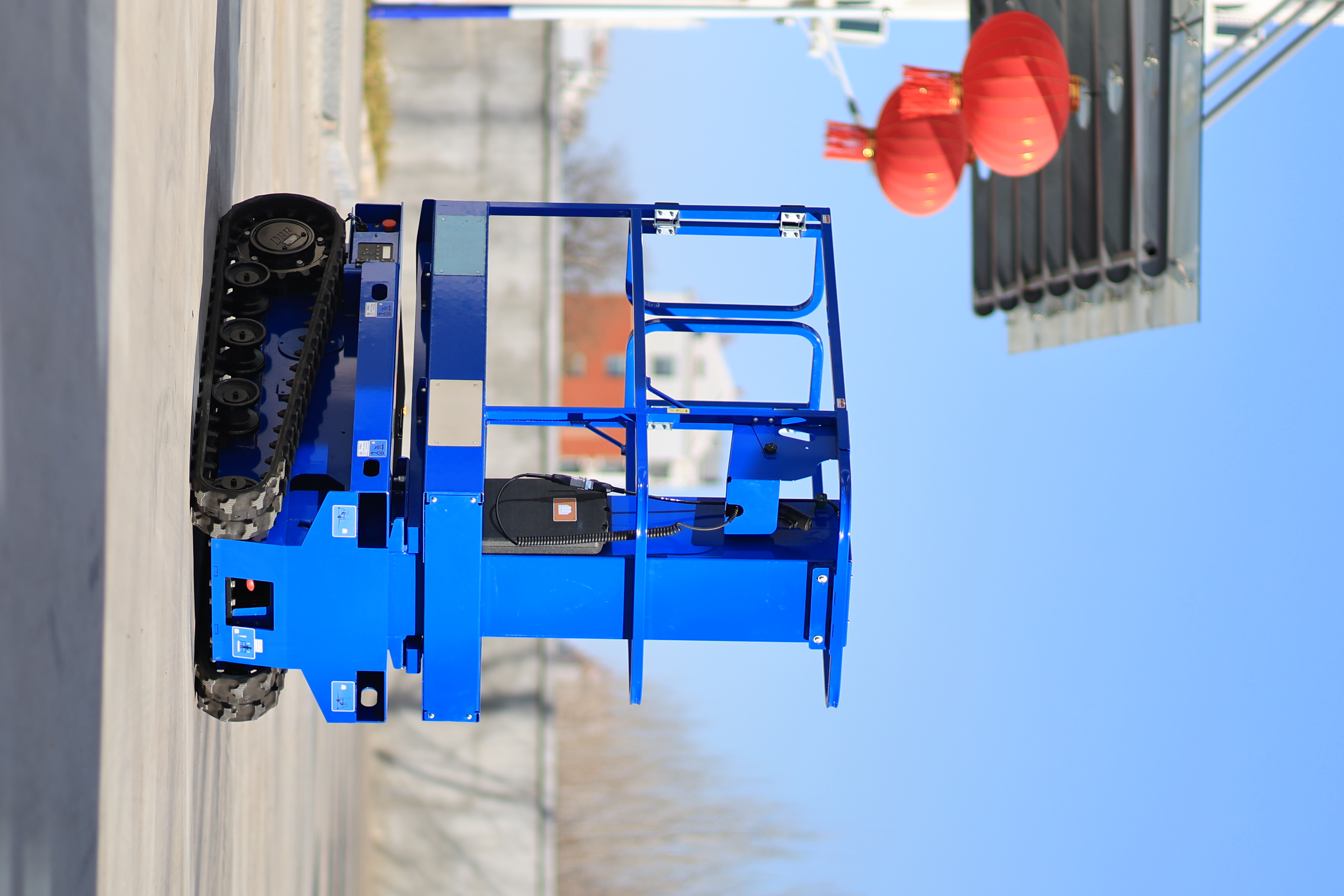 Self-propelled Vertical Mast