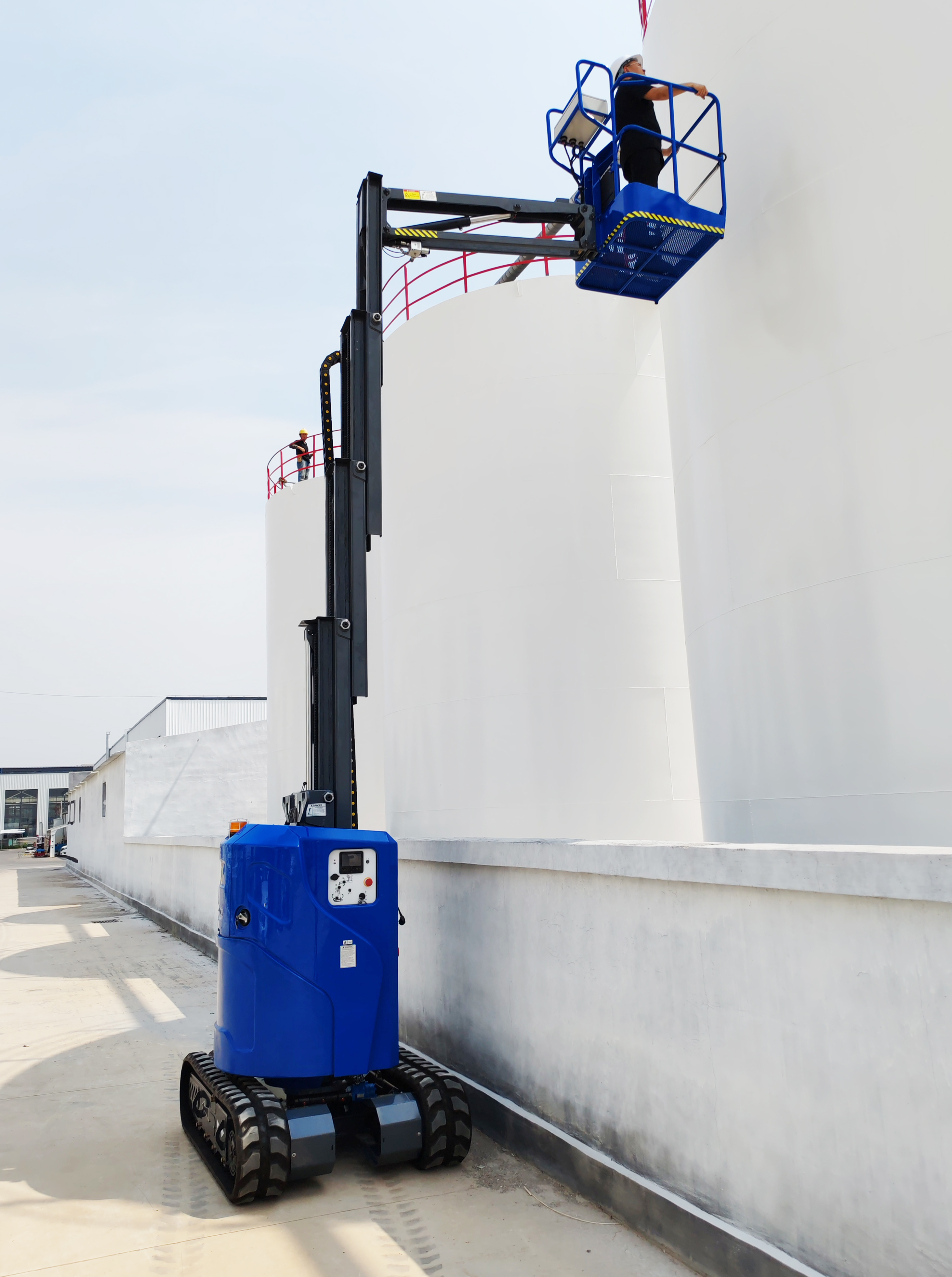 Tracked Vertical Mast Lift With JIB