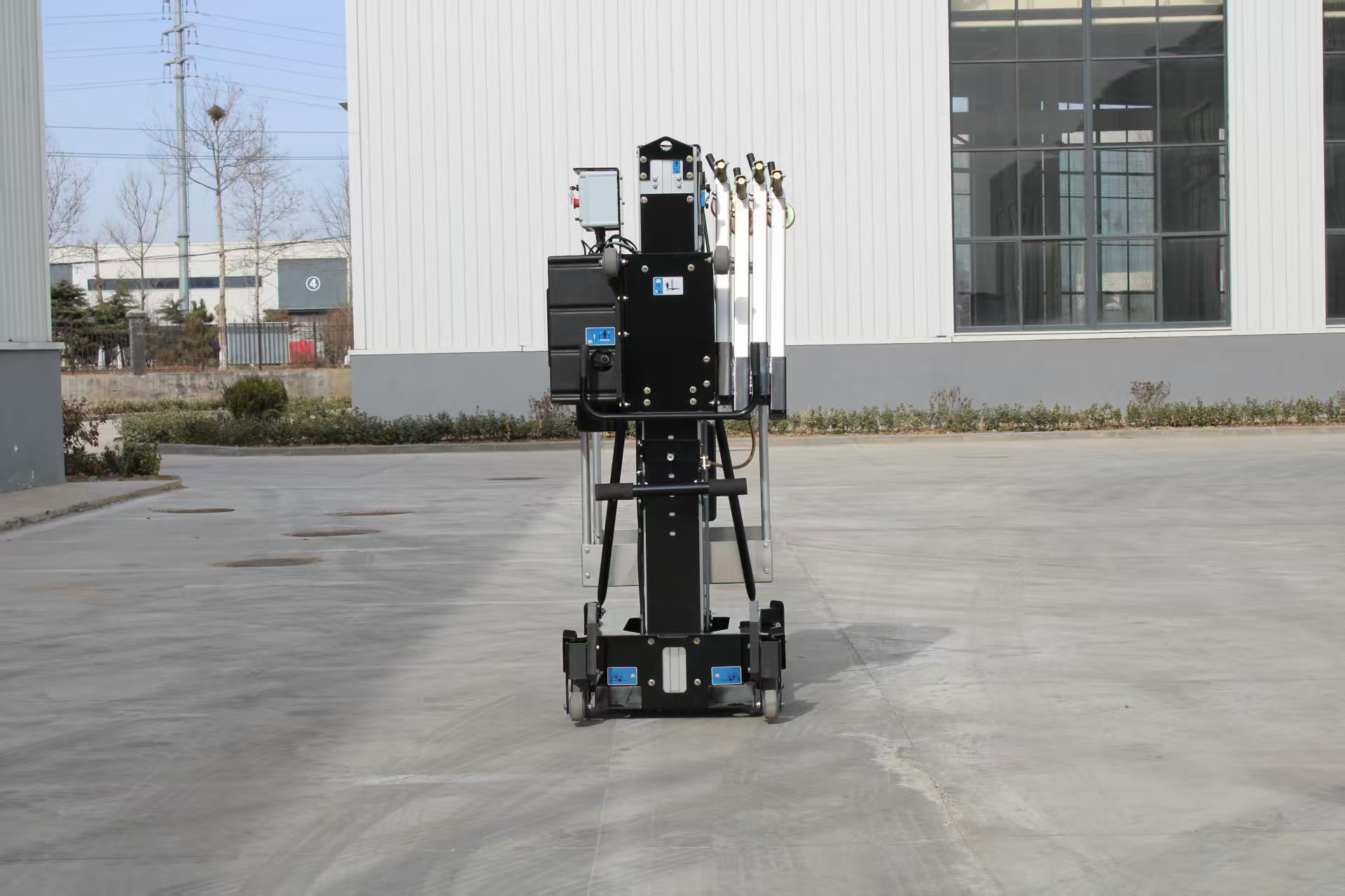 Single Mast Push-Around Lift