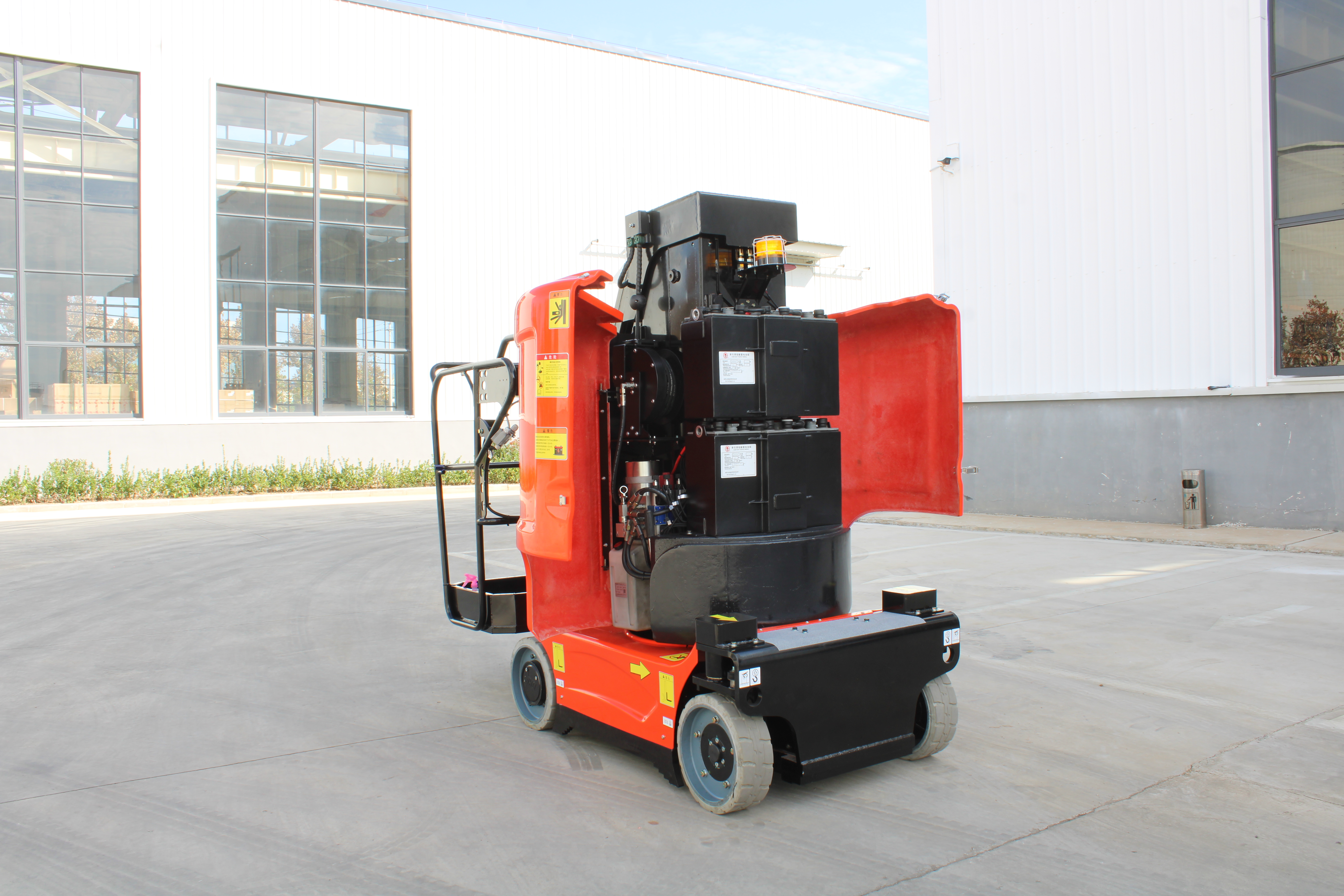 Self-Propelled Tracked Vertical Mast Lift
